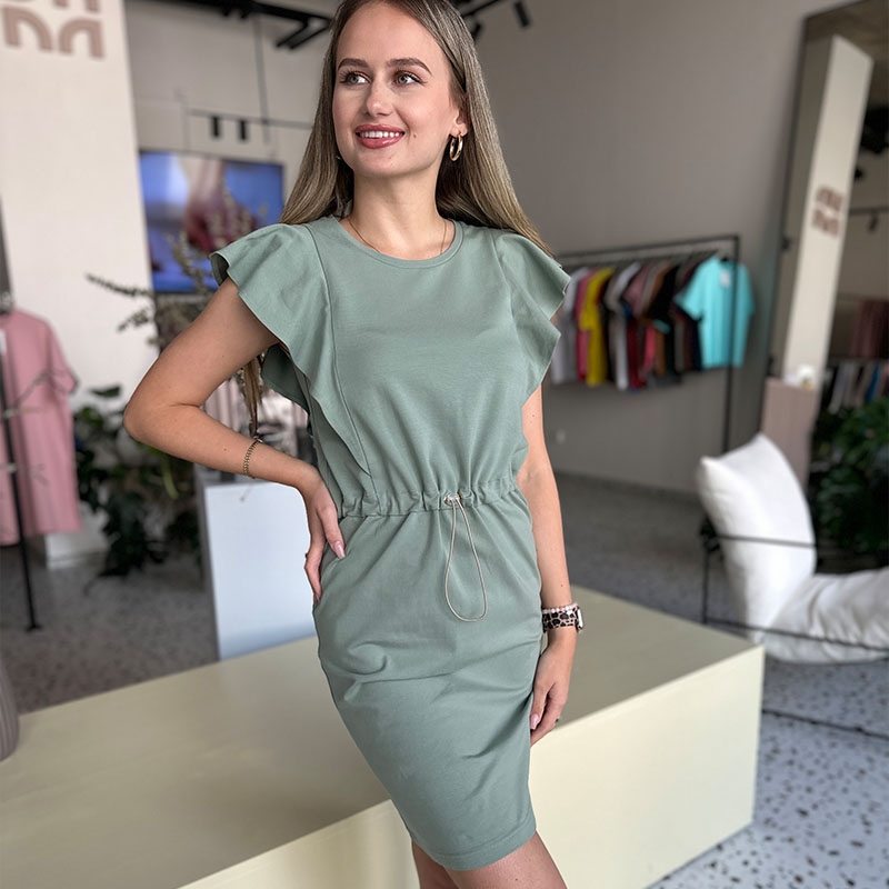 Kleid mit Rüsche an den Schultern